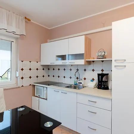 Apartment And Mirjana *