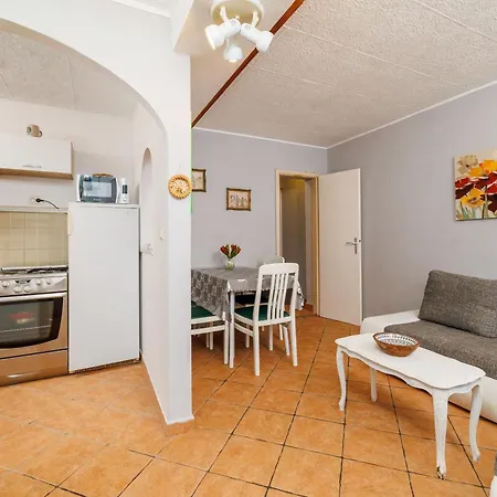 And Mirjana Apartment