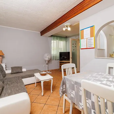 Apartment And Mirjana Dramalj