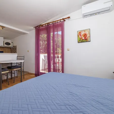 Apartment And Mirjana