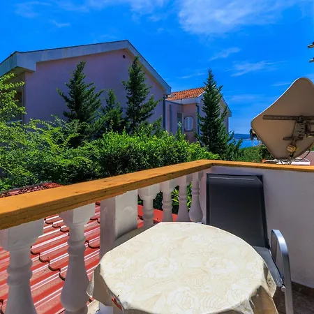 And Mirjana Apartment *