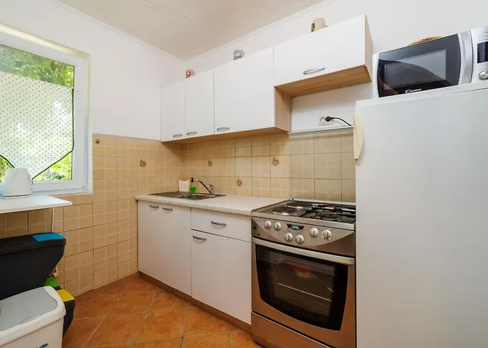 And Mirjana Apartamento *